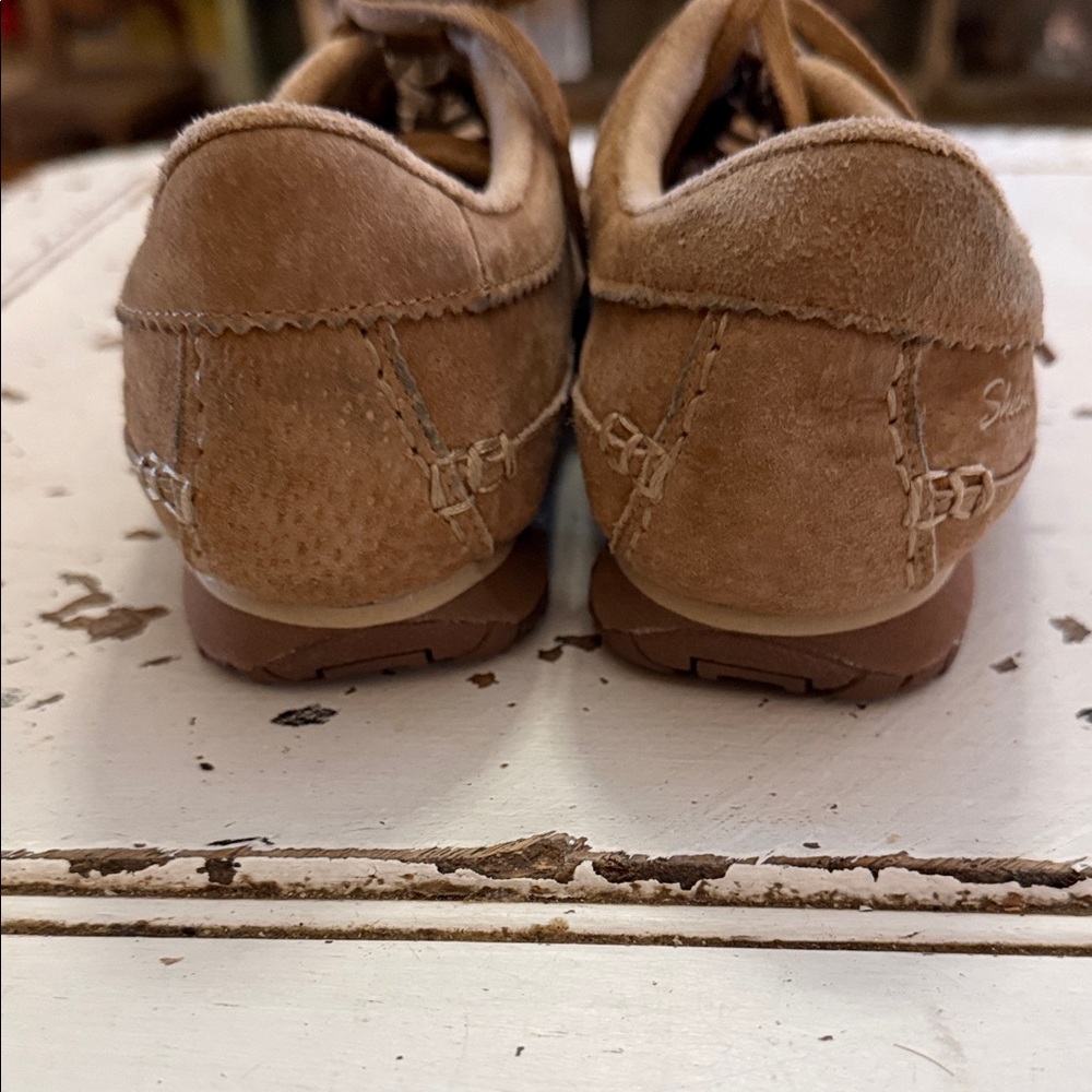 Skechers Shoes Womens 6.5 Relaxed Fit Biker Sneakers Beige Leather - Picture 4 of 8